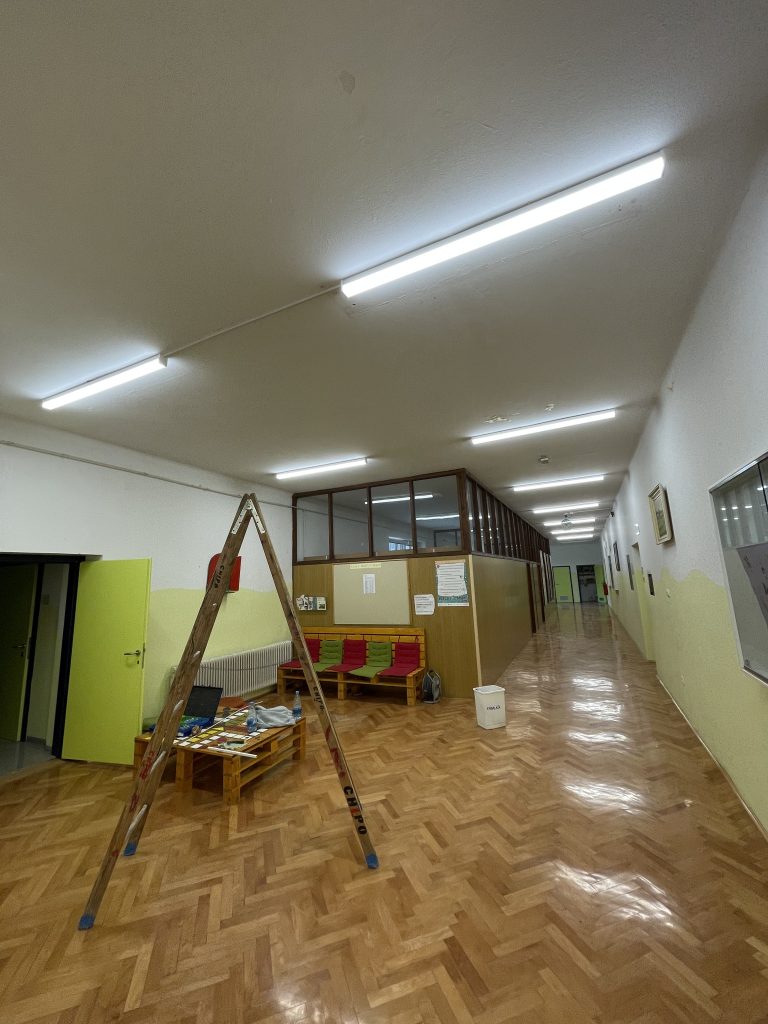 Svetila v obnovljenih šolskih prostorih